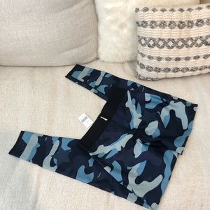 Ultracor silk camo knockout legging NWT M SOLDOUT